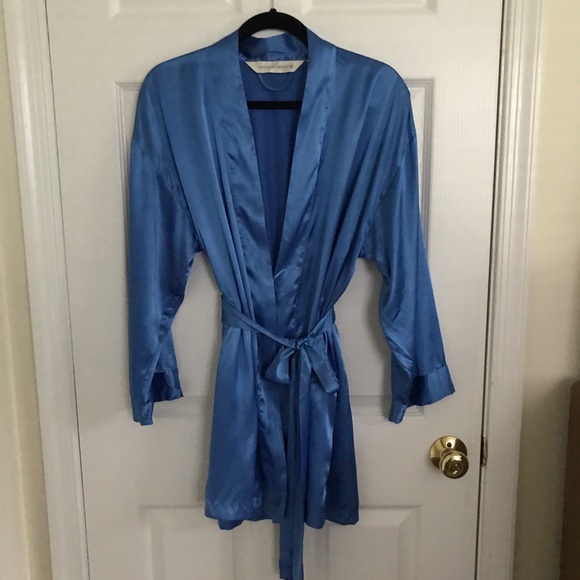 💝 Victoria Secret Blue Satin Robe - Picture 2 of 5
